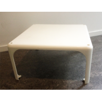 Vico Magistretti Demetrio 45 bijzettafel